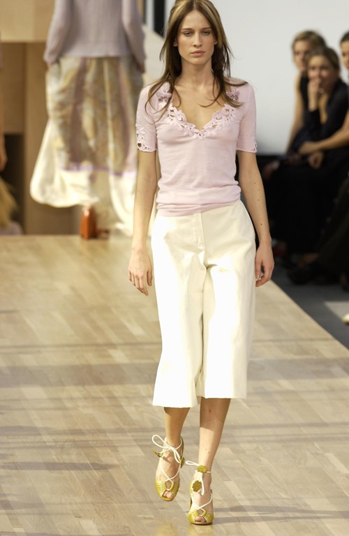[LouisVuittonSpring2002marcjacobs24.jpg]