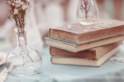 [vintage-wedding-books-on-table%255B8%255D.jpg]