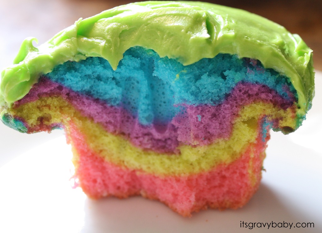 [Rainbow-Cupcake5.jpg]