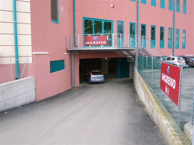 entrance garage.JPG