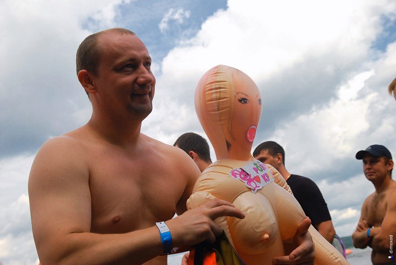 sex-doll-rafting9