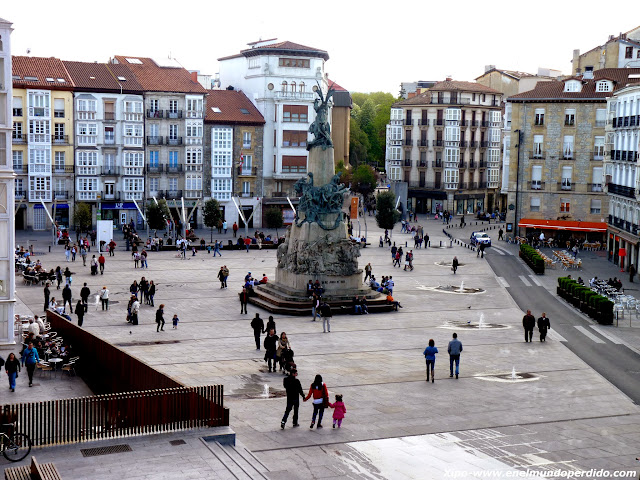 plaza-de-la-virgen-blanca.JPG