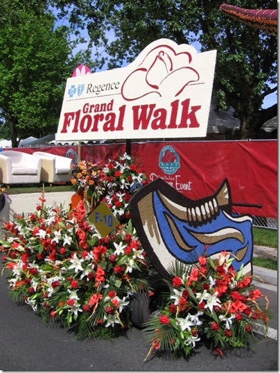 IMG_1011 Walk Like a Rose Grand Floral Parade Float in Portland, Oregon on June 8, 2008