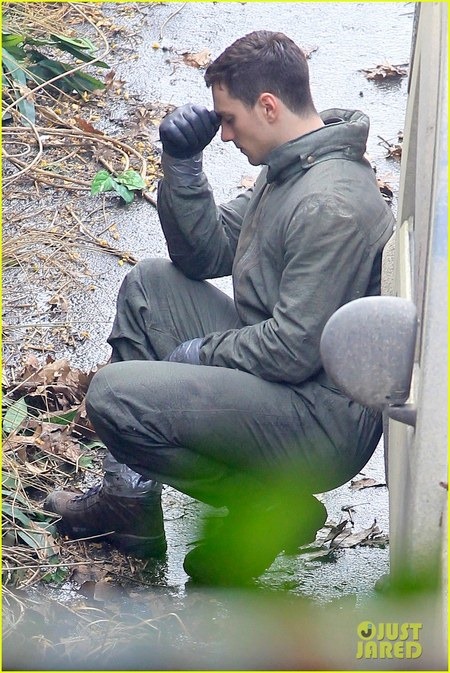 Godzilla Set Photos Reveal First Look at Bryan Cranston and Aaron Taylor-Johnson 14