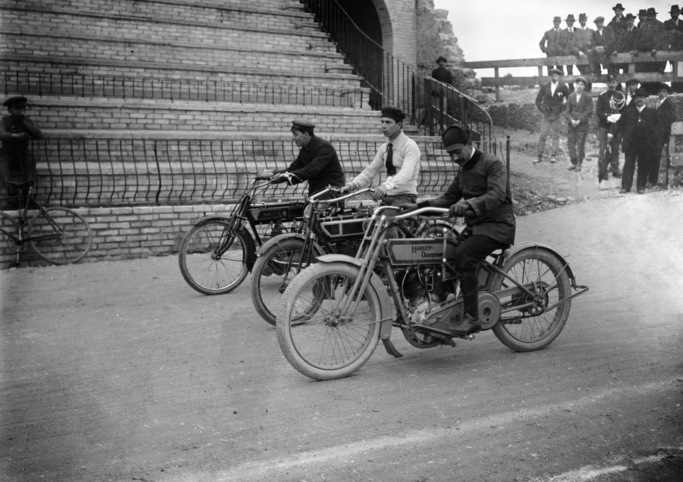 [1915-Corrida-de-Motocicletas9.jpg]