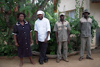 Vi skal bo på Inyanga Safari Lodge ... hvor blandt andet disse rare mennesker vil sørge for os.