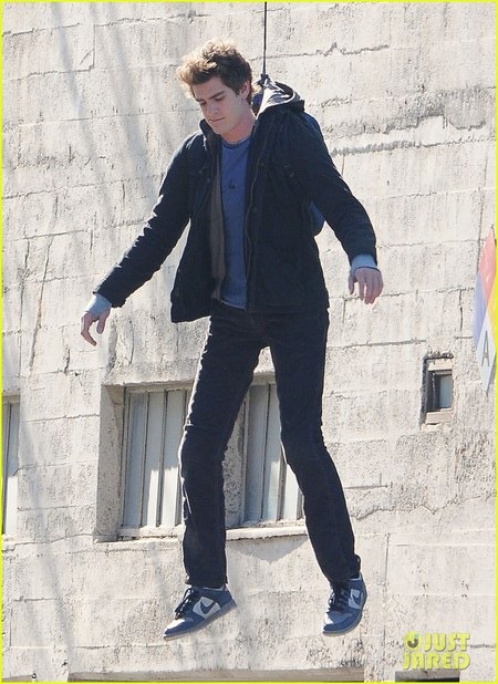 Andrew Garfield felkötve 01