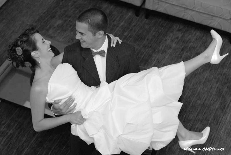 Fotos de Alyne e Thiago. Foto numero 029 do fotografo de casamento Miguel Castello, de Brasilia, DF, que faz fotos de casamento (fotografia de casamento), fotos de 15 anos (fotografia de 15 anos), fotos de modelos (ensaios para books fotograficos), fotos de gravidas (fotografia de gestantes), fotos de debutantes, fotojornalismo de casamento, fotojornalismo social e fotografia de moda em estudio. fotos casamento distrito federal brasilia de 15 anos df brasília books modelos ensaio fotografico gravidas gravida festa festas book moda vestidos buffet para doces no buques noiva aluguel vestido