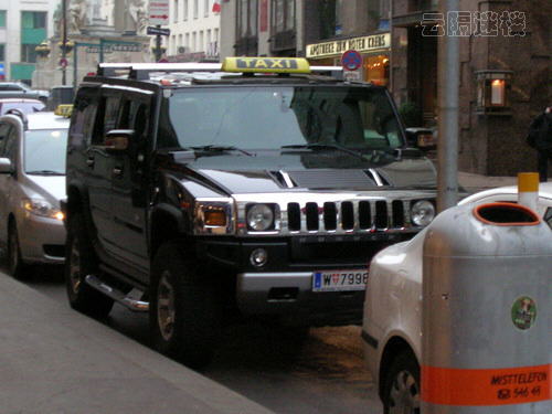 Taxi in Dubai: MW 745, Mercedes-Benz 600, Mercedes-Benz E240 Wagon, Porsche Cayenne, Porsche GTS, Toyota RAV4, Lamborghini