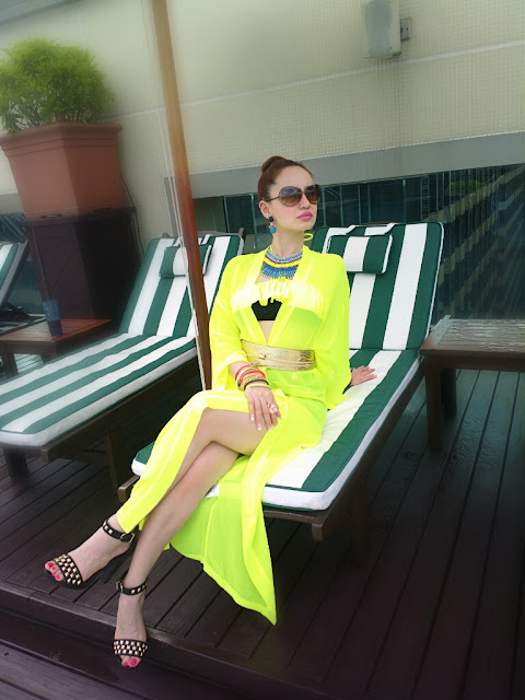 Neon H&M Kimono cover-up for a Retro Bikini - Poolside Glamour