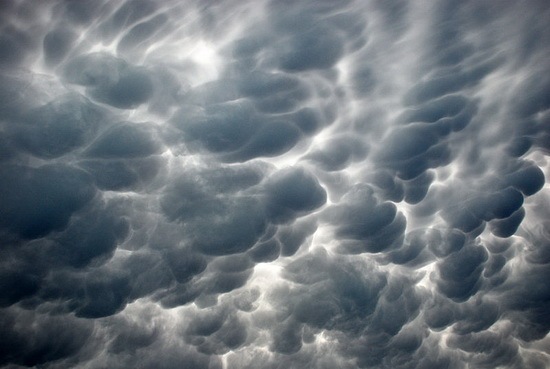 [Mammatus_storm_clouds%255B2%255D.jpg]