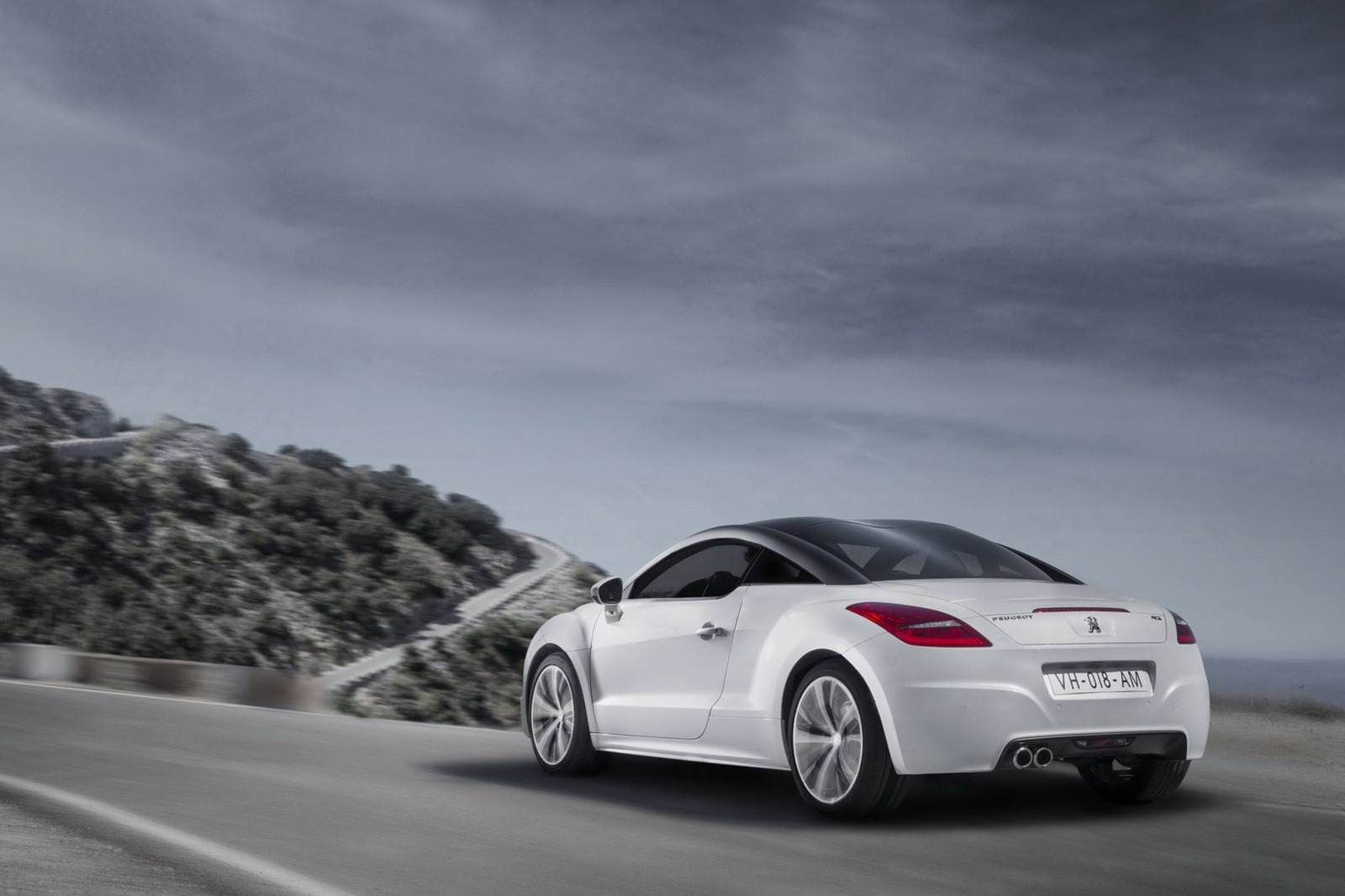 2013-Peugeot-RCZ-6[2].jpg