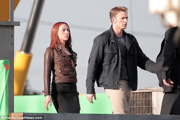 Black Widow Fights a S.H.I.E.L.D. Agent in Captain America 2 set 07