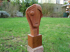 Tuinbeeld 2-eenheid 
Materiaal: meranti
Behandeling: lijnolie en was
Afmeting: 9,5x7,5x35cm
Achtergrondinformatie: gemaakt met als voorbeeld een groot stenen beeld, waarvan de maker bij mij onbekend is. I sfeitelijk een eenvoudig werk en toch met een mooi abstract resultaat. Speciaal gemaakt voor vriendin Willy.