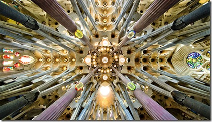 800px-Sagrada_Familia_nave_roof_detail