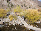 Crossing McGee Creek (Picture by Eng-Shien Wu)