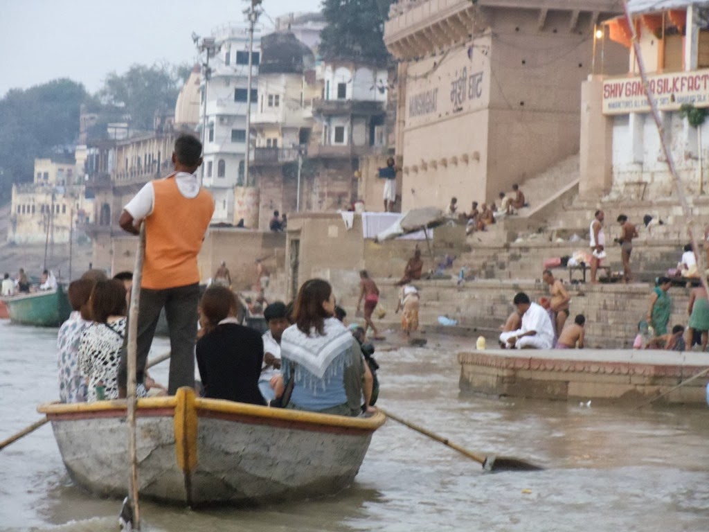 [Varanasi-barco%2520com%2520turistas%255B6%255D.jpg]