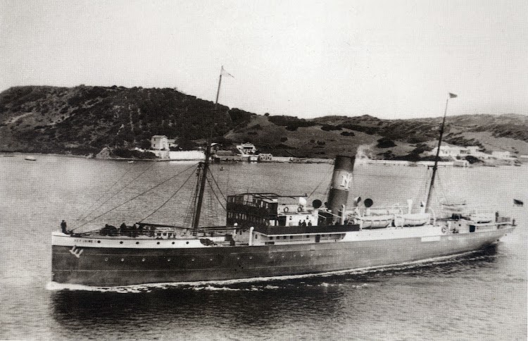 El REY JAIME II saliendo del puerto de Mahon. Del libro Menorca. Record d´un Temps.JPG
