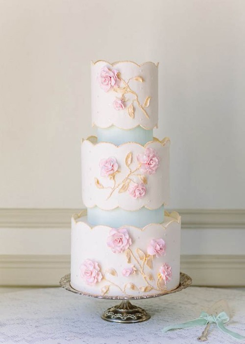 [scalloped-edge-wedding-cake4.jpg]
