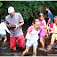 Les pieds dans l'eau pour le groupe “nature”.