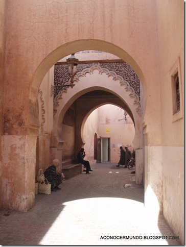 Rincones de Marrakech. Al lado de la Medersa-PC070197 Rincones de Marrakech. Al lado de la Medersa-PC070197