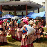 Les Hmong bariolés sont lethnie majoritaire dans la région de Can Cau (est de Sapa, frontière sud du Yunnan chinois)