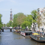 DSC00875.JPG - 31.05.2013.  Amsterdam - włóczęga po zaułkach; w tle Westerkerk