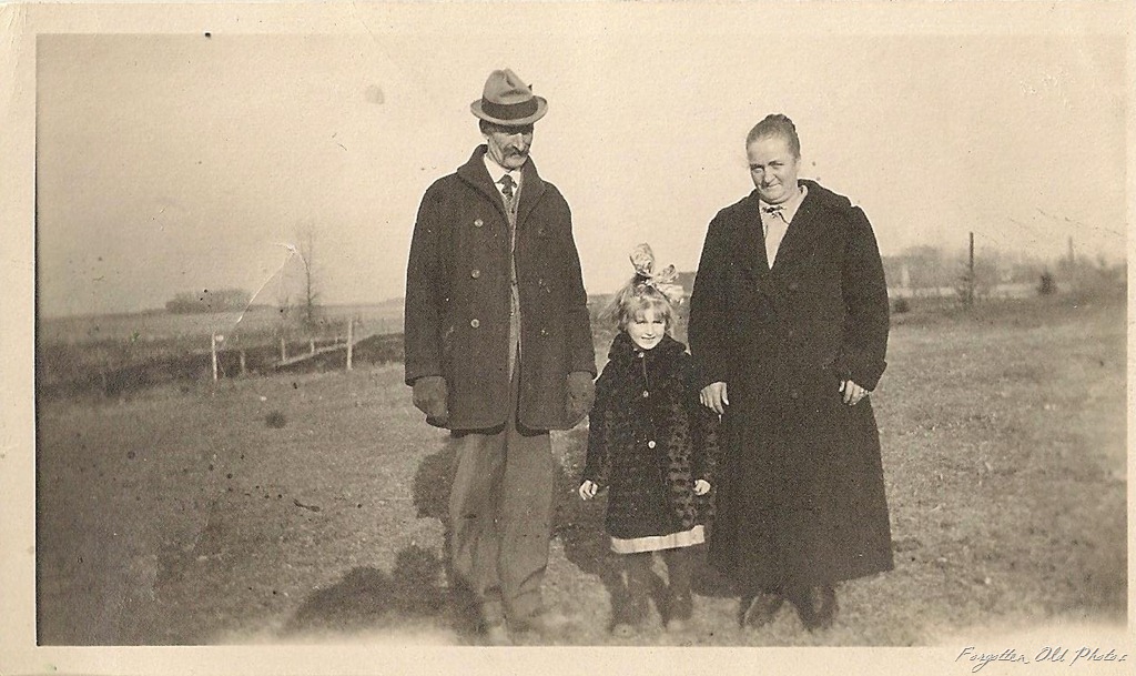 [Uncle%2520John%2520Aunt%2520Lena%2520DL%2520Antiques%255B9%255D.jpg]