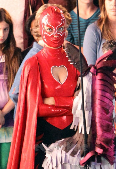Olivia Wilde & Jim Carrey on the "Burt Wonderstone" Set