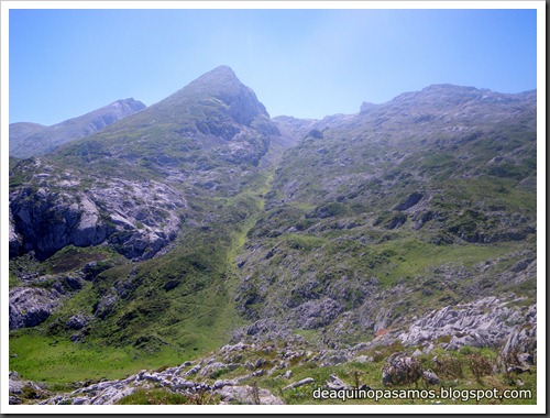 Jito Escarandi - Jierru 2424m - Lechugales 2444m - Grajal de Arriba y de Abajo (Picos de Europa) 0115