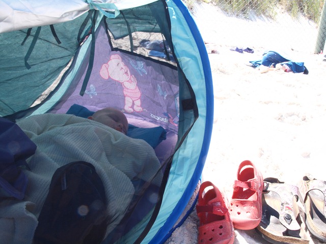 [first%2520day%2520at%2520the%2520beach%252029.10.10%255B3%255D.jpg]