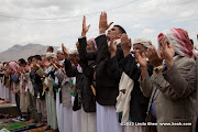 Friday prayer on 60 Meter Rd, Sana'a, Yemen جمعة الوفاء لأبين  في شارع الستين بصنعاء