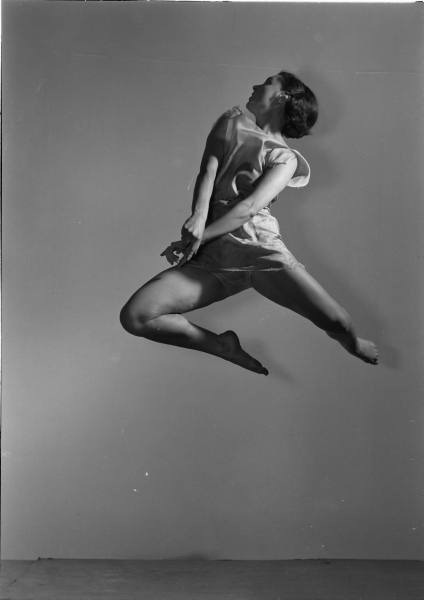 [girl%2520jumping%255B10%255D.jpg]