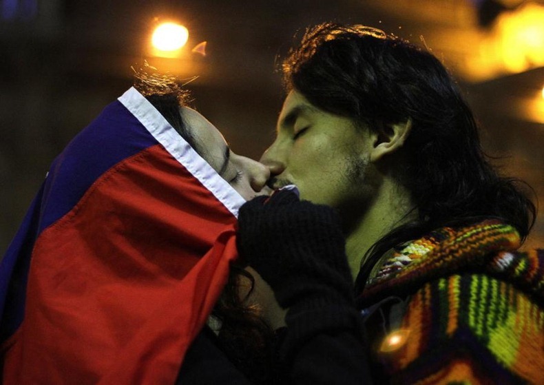 kissing-protest-9 kissing-protest-9