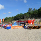 Plaża - Pobierowo. Po prawej znajduje się wejście do miasta. Idę kupić kartę do telefonu.