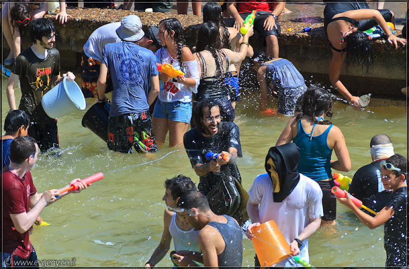 il/Настоящее мочилово в центре Тель Авива (20110701 ta water war 034 6755)