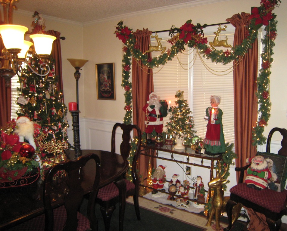 [dining%2520room%2520mr%2520and%2520mrs%2520claus%25201%255B5%255D.jpg]