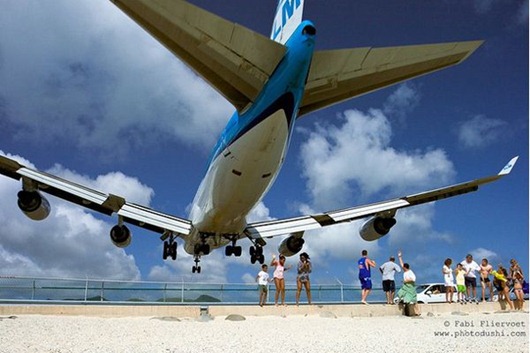 airplane_landing_01 airplane_landing_01