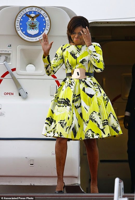 [6X7JOF9FHHSK2-3000239-Big_in_Japan_U_S_first_lady_Michelle_Obama_waves_upon_her_arriva-a-4_1426678555723%255B3%255D.jpg]