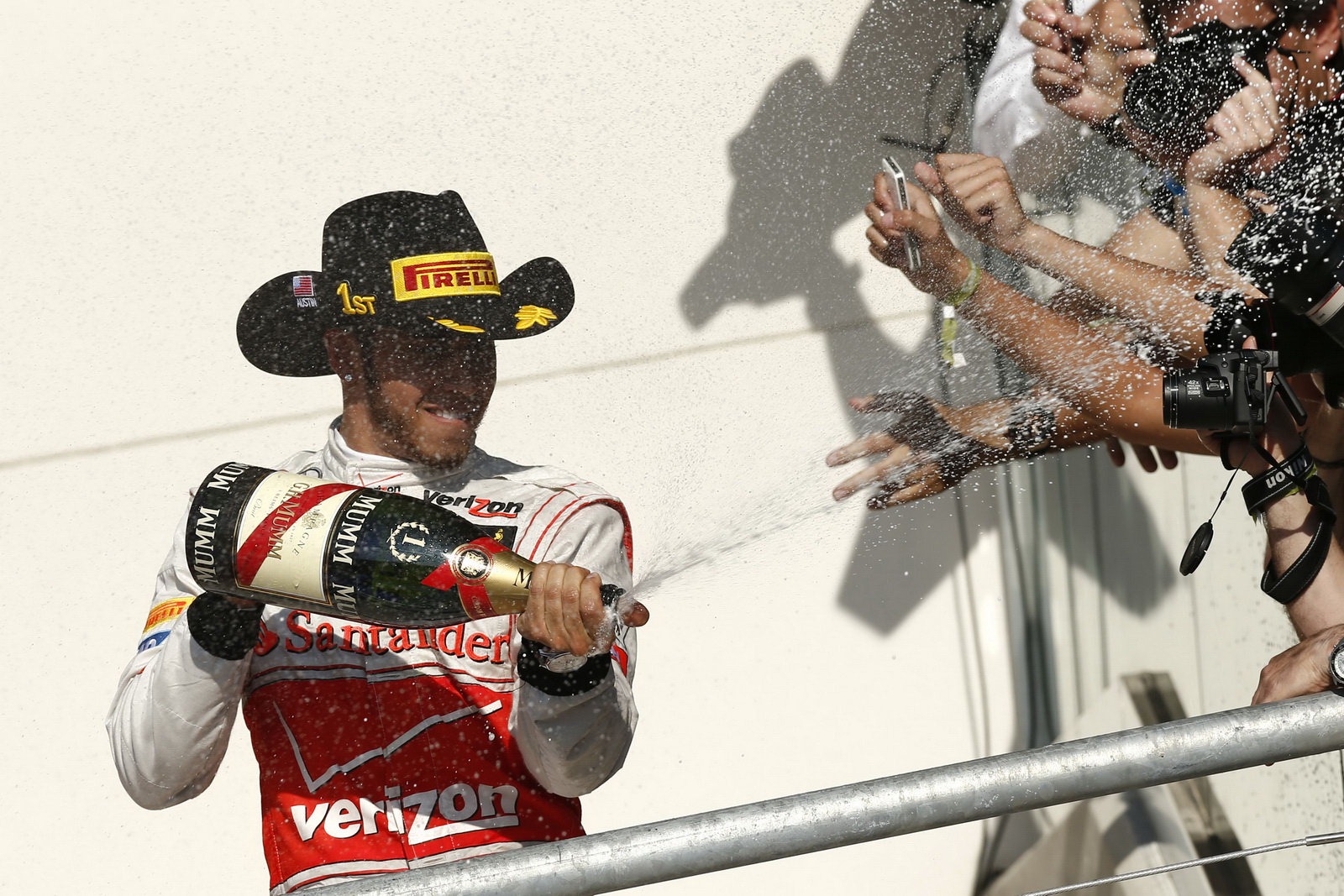 [F1-USA-McLaren-Hamilton-1%255B2%255D.jpg]