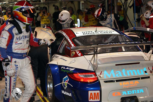 The IMSA Porsche MATMUT team at a night time pitstop (PHOTO: Porsche) The IMSA Porsche MATMUT team at a night time pitstop (PHOTO: Porsche)
