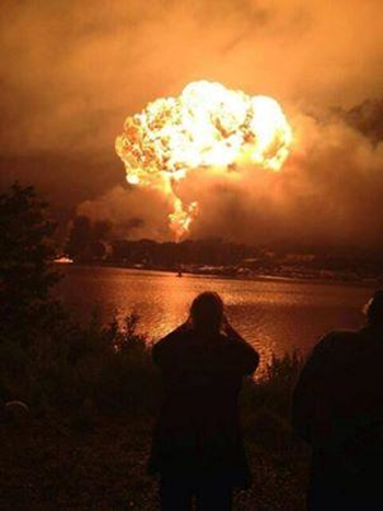 A fireball from a derailed train carrying oil rises above downtown Lac M&eacute;gantic, Quebec, Saturday, 6 July 2013. Photo: Benoit Ratthe