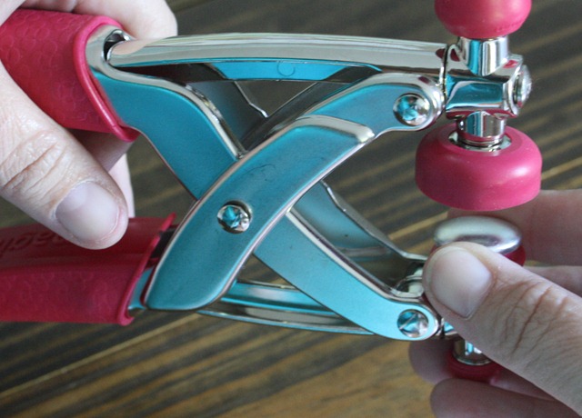 [fabric%2520button%2520tutorial%255B3%255D.jpg]