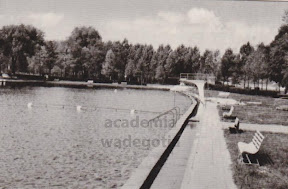Wadgasser Freibad ein kleiner See.jpg