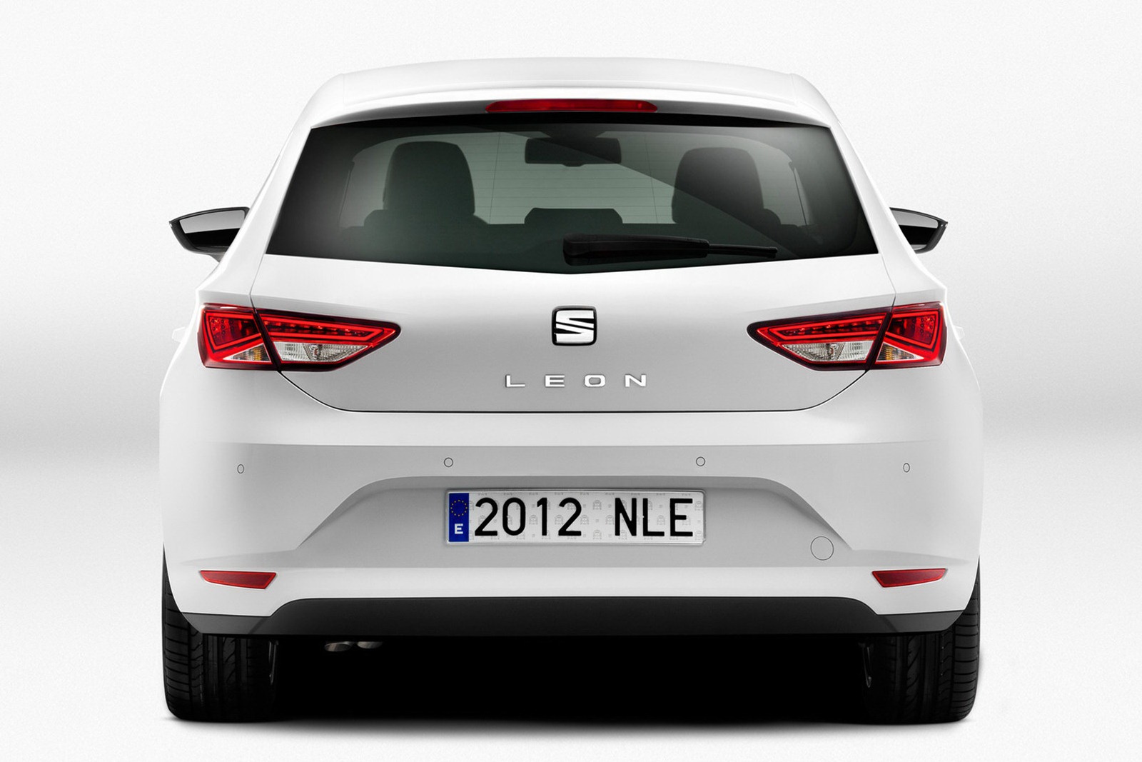 2013-Seat-Leon-Standart-Official-2.jpg