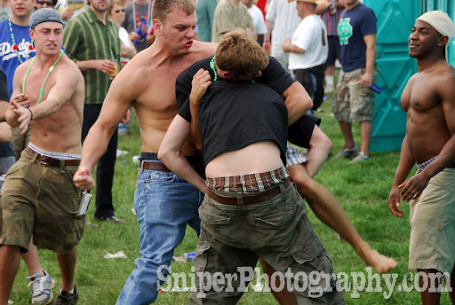 Kentucky+derby+infield+2011