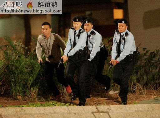 周麗淇、陳志健和陳國峰與匪徒展開追逐戰。 