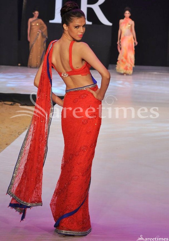 [Neeta_Lulla_Red_Saree%255B4%255D.jpg]