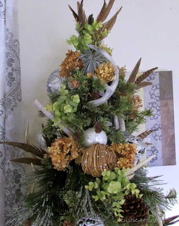 [beautiful-holiday-christmas-tree-using-unusual-ornaments%255B3%255D.jpg]