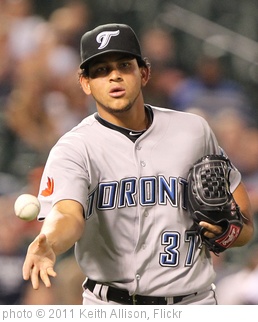 'Henderson Alvarez' photo (c) 2011, Keith Allison - license: http://creativecommons.org/licenses/by-sa/2.0/